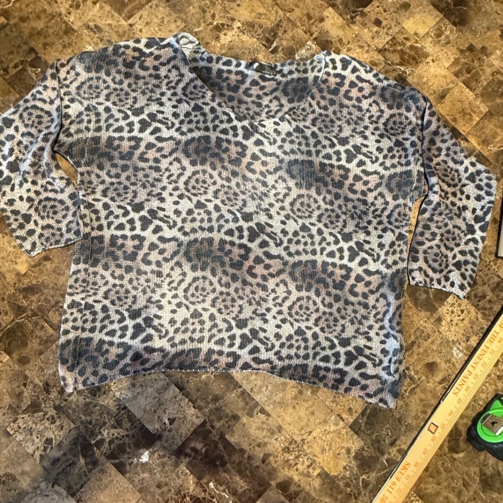 M Made in Italy Leopard Print V-Neck Knit Sweater Grey Black XL Animal Print Top